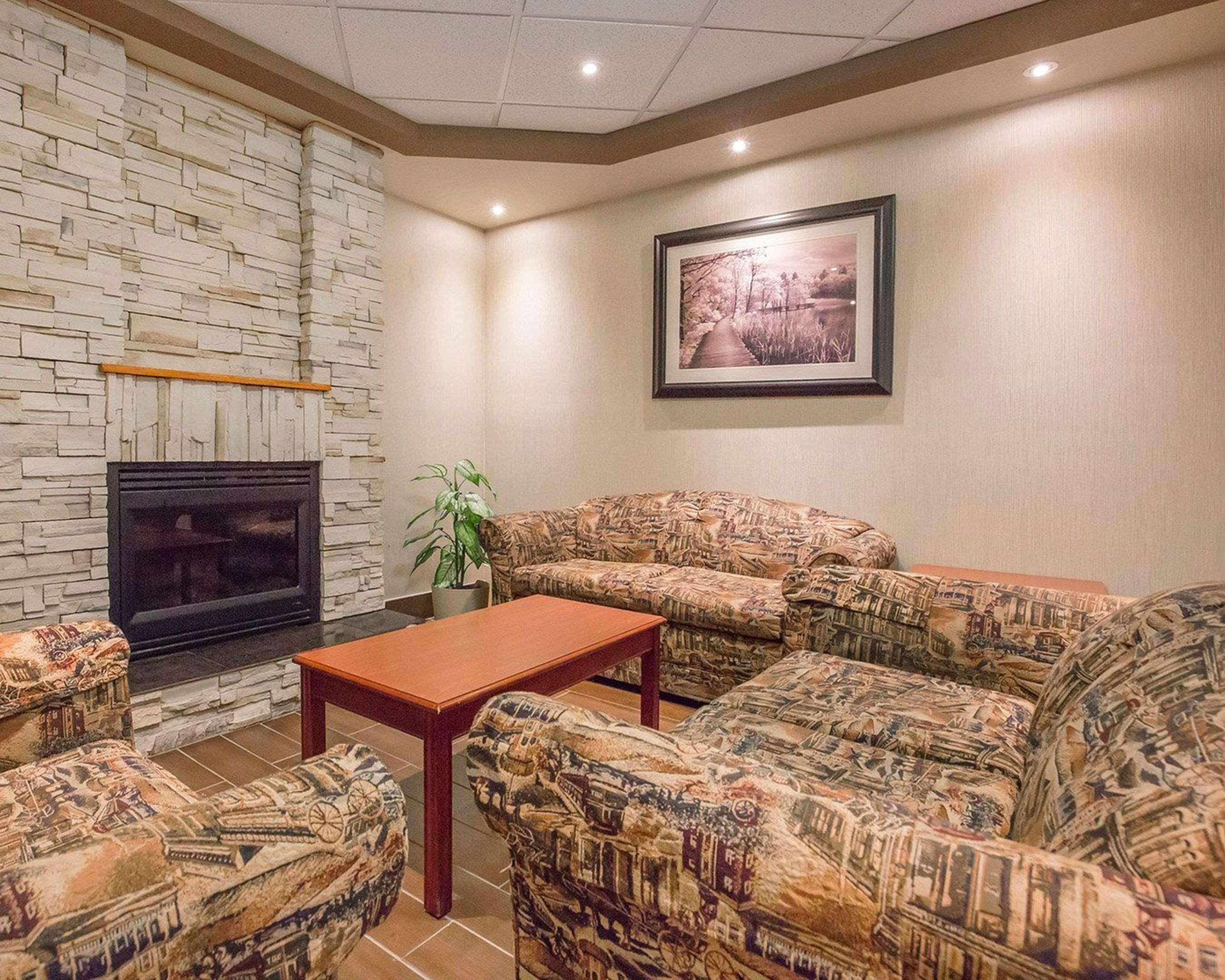 Comfort Inn & Suites University YYC Esterno foto