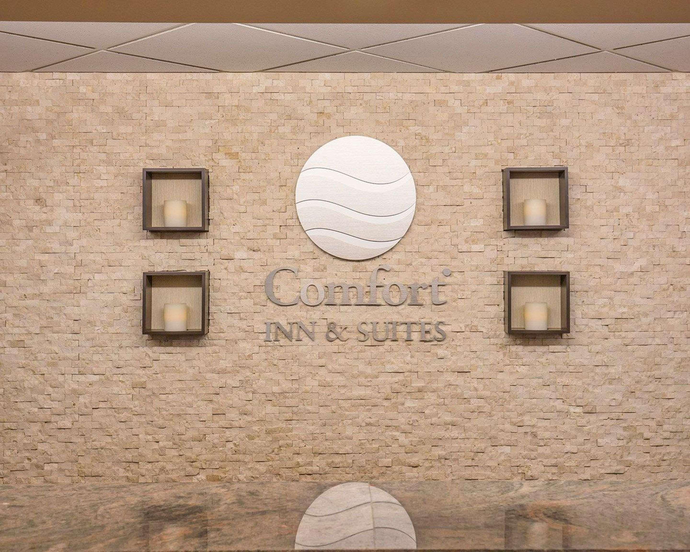 Comfort Inn & Suites University YYC Esterno foto