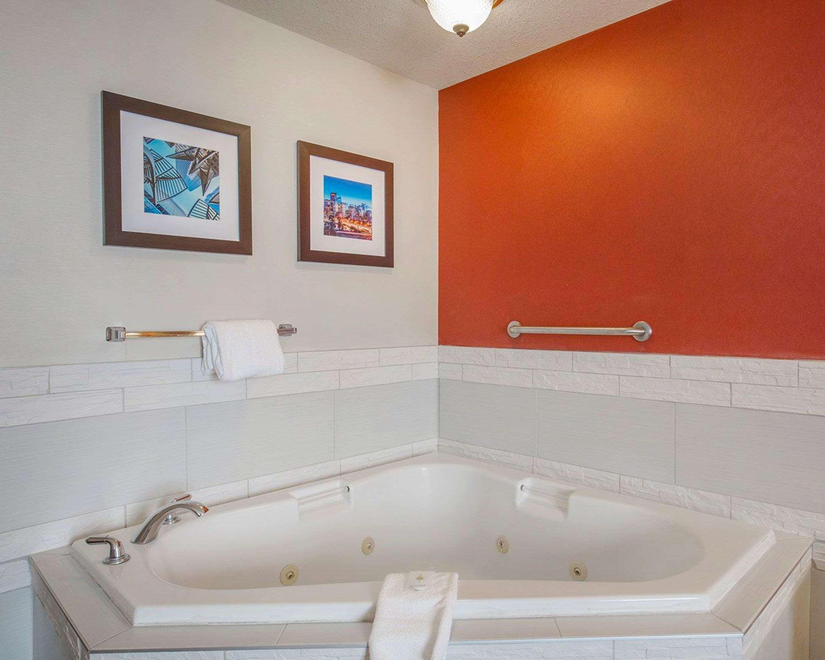 Comfort Inn & Suites University YYC Esterno foto