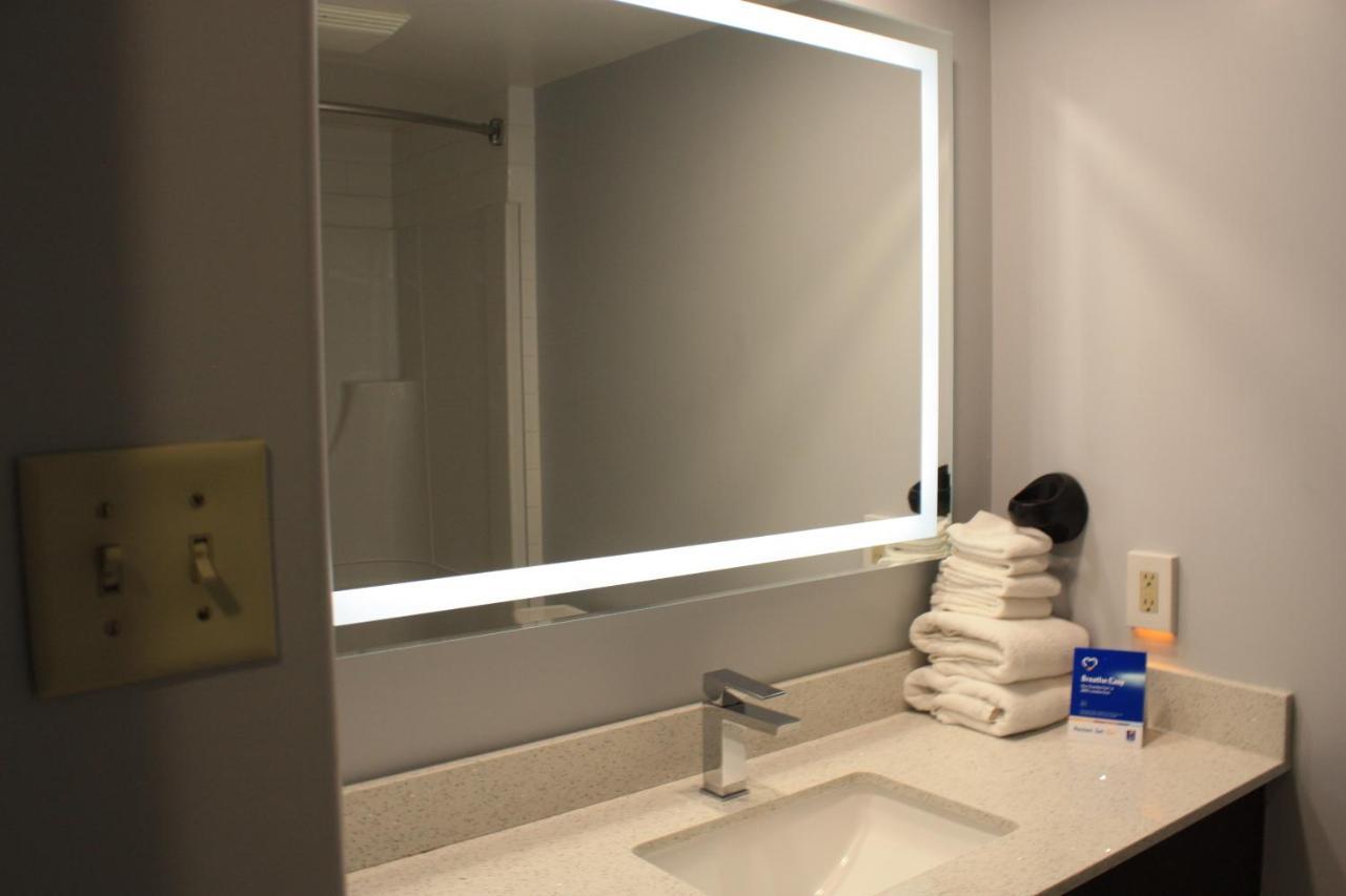 Comfort Inn & Suites University YYC Esterno foto